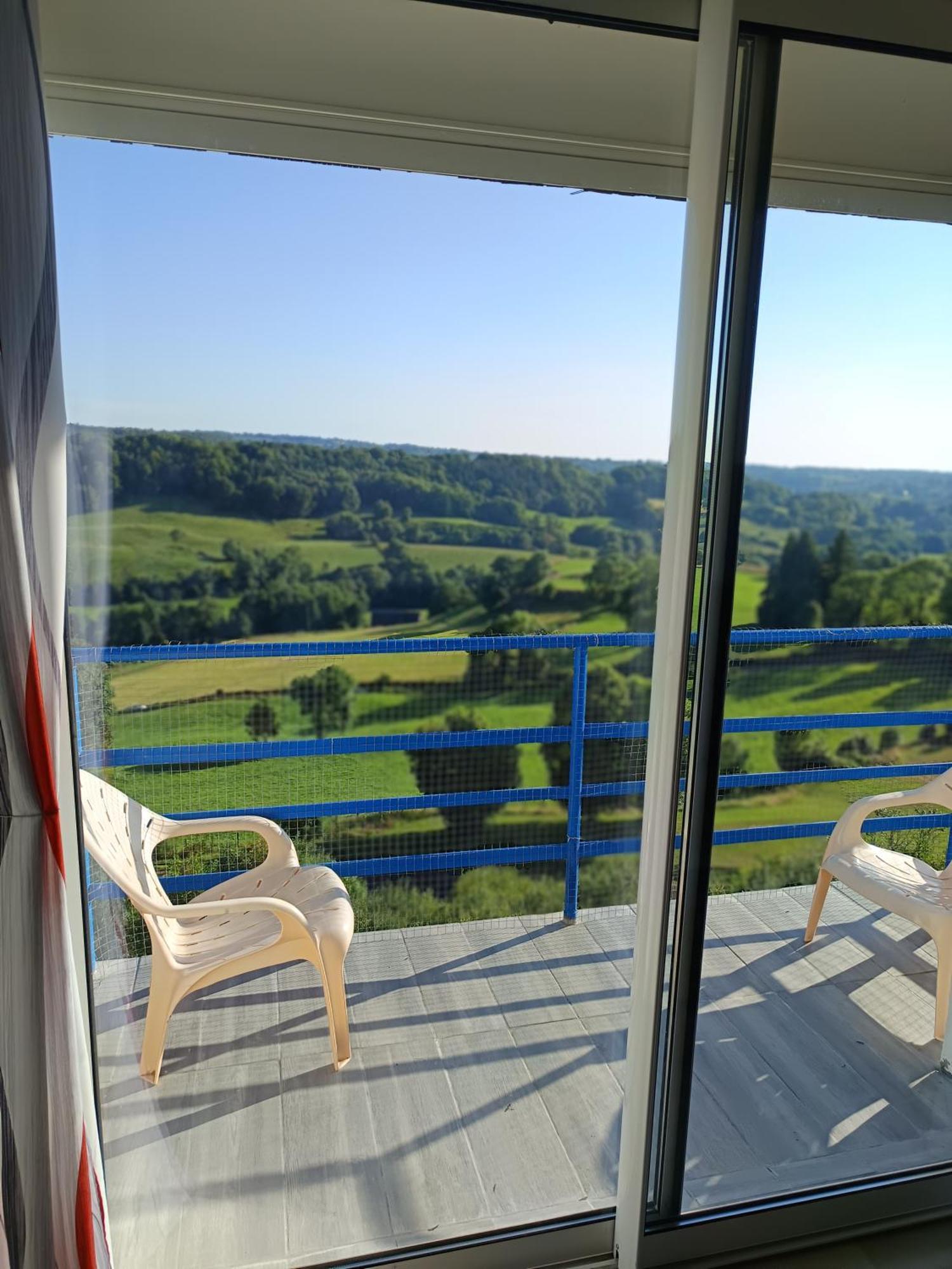 Appartement Bellevue à La Tour-dʼAuvergne Extérieur photo