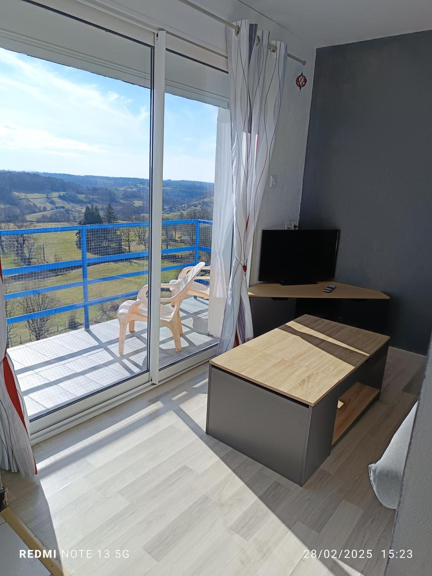 Appartement Bellevue à La Tour-dʼAuvergne Extérieur photo